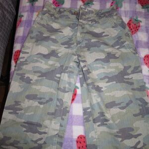 PrettyLittleThing Green Camouflage Pants